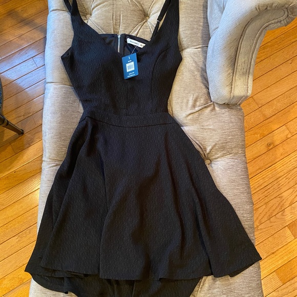 black dress - Picture 2 of 4